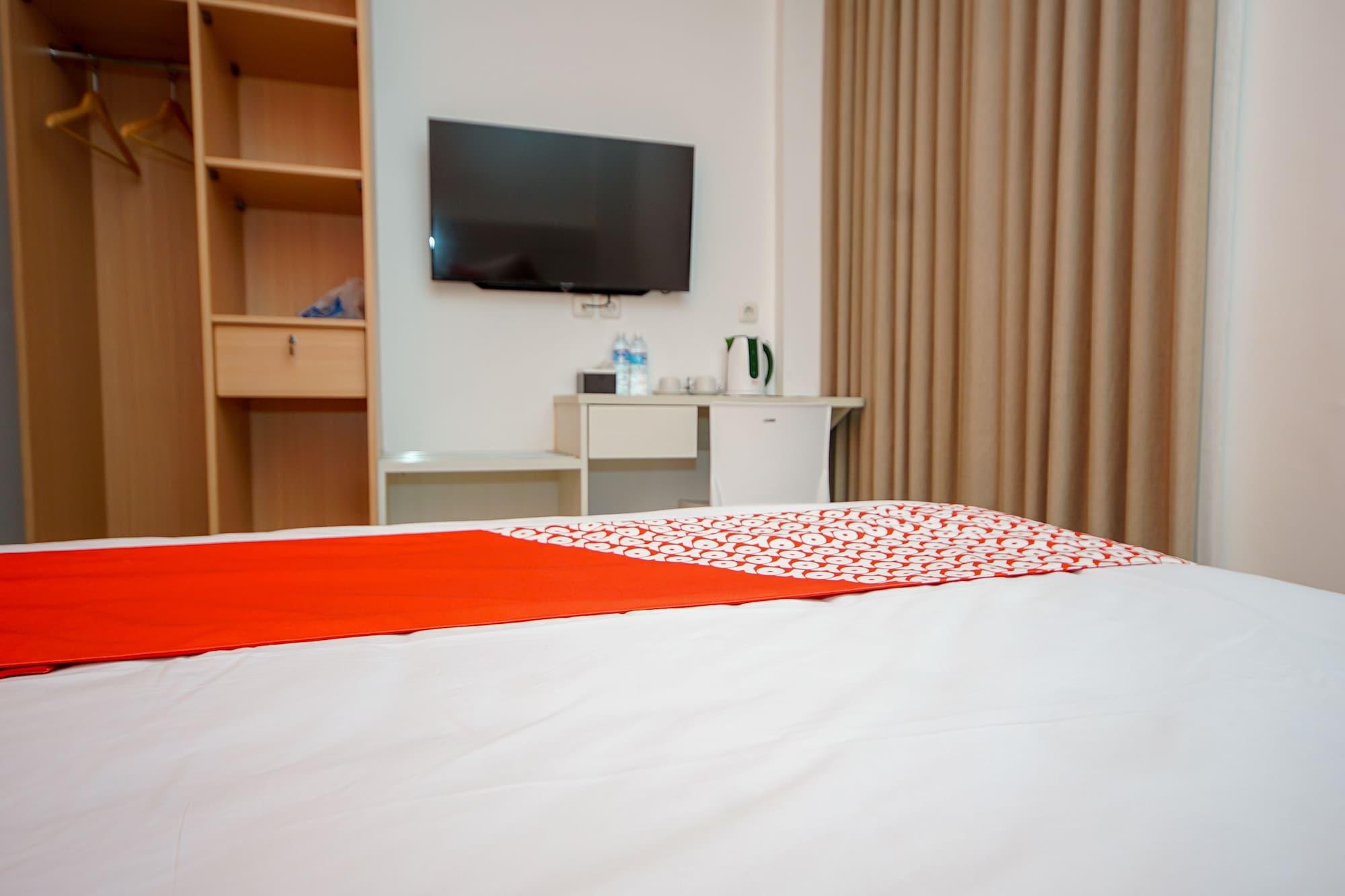 OYO 344 KR Hotel Palembang Buitenkant foto