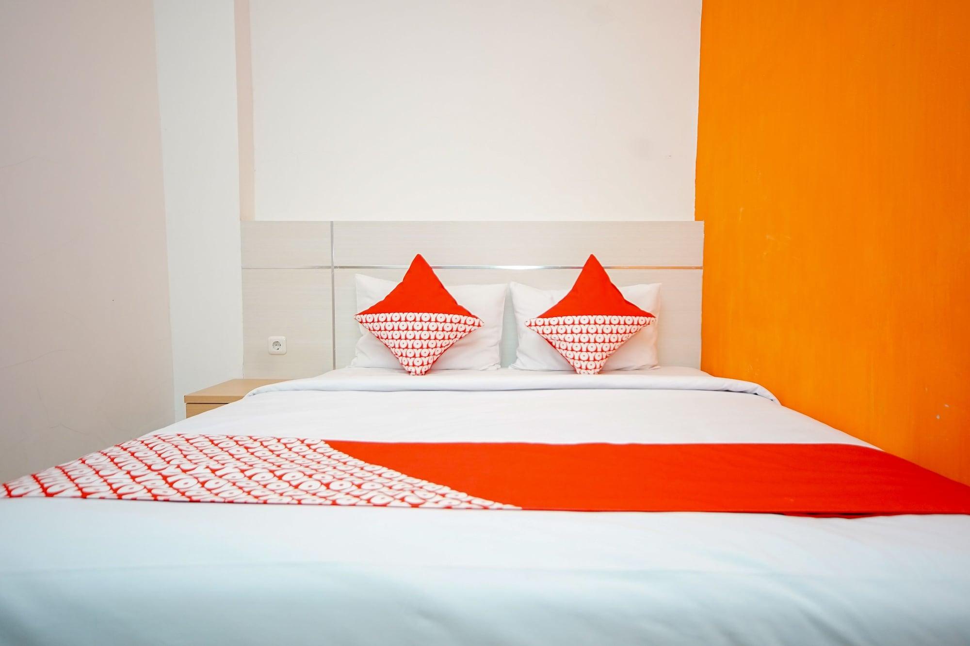 OYO 344 KR Hotel Palembang Buitenkant foto