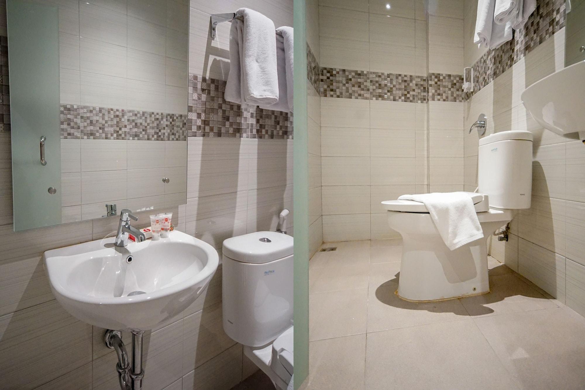 OYO 344 KR Hotel Palembang Buitenkant foto