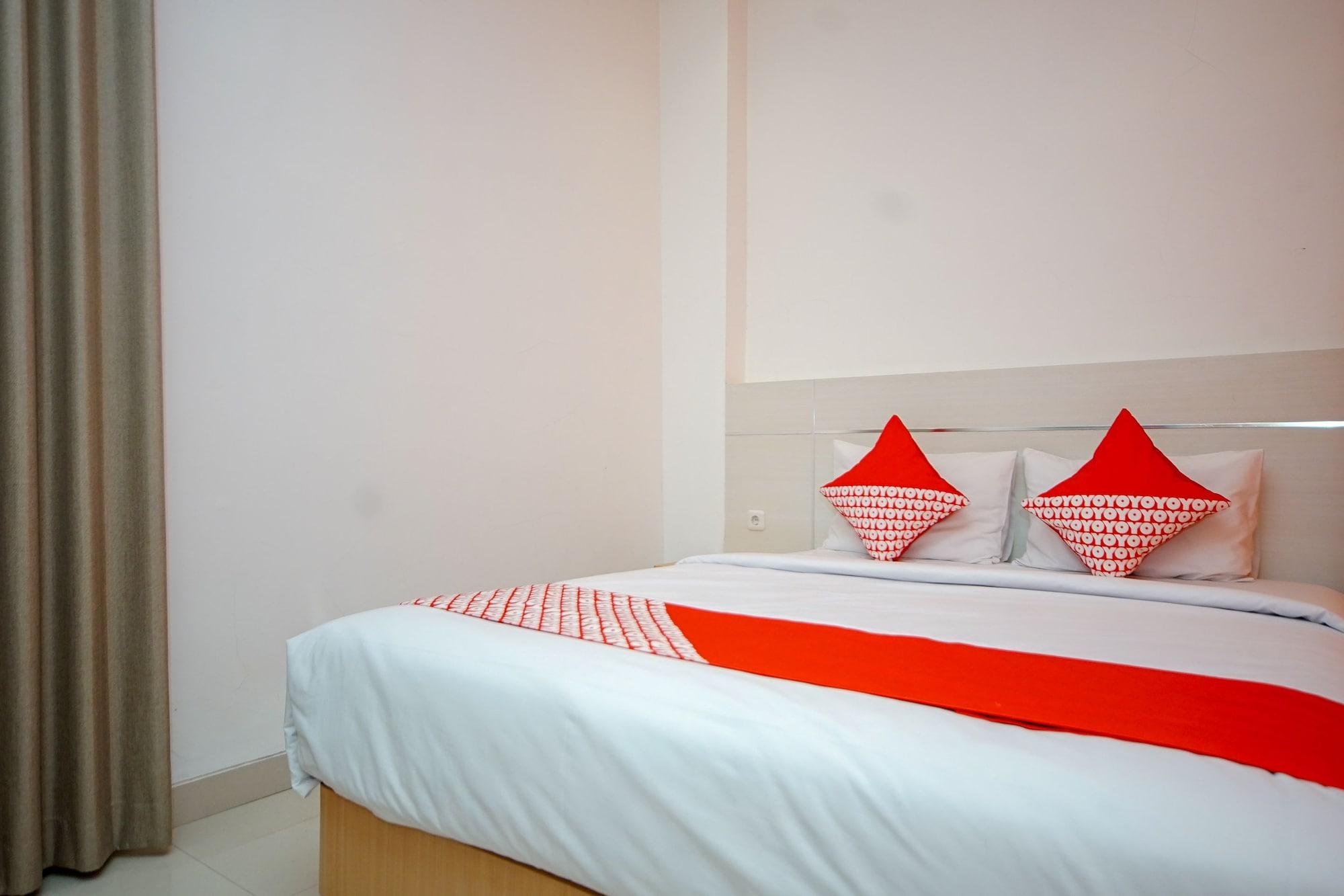 OYO 344 KR Hotel Palembang Buitenkant foto
