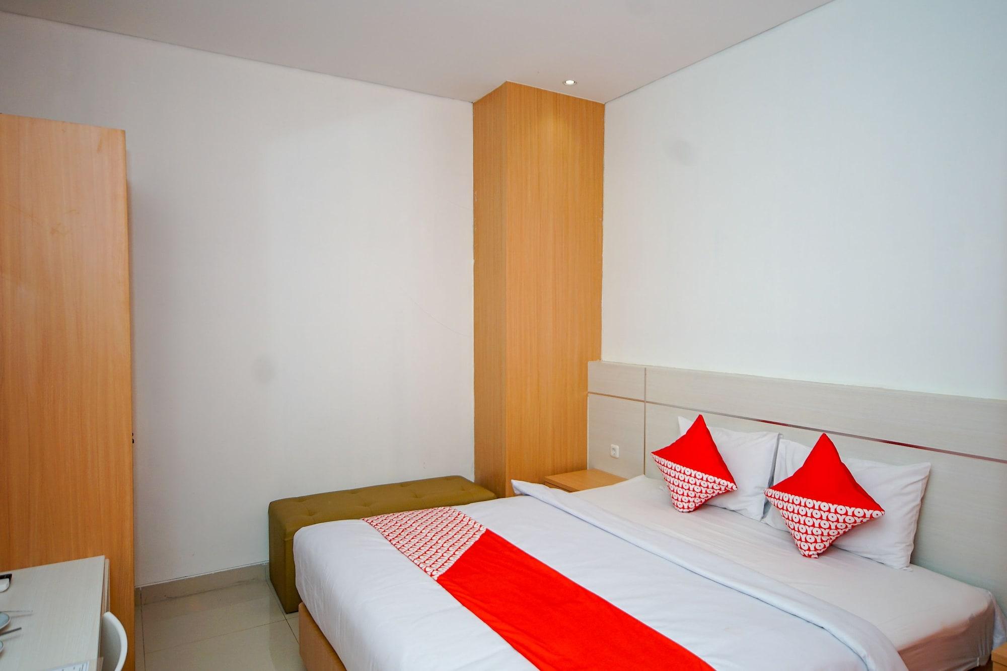 OYO 344 KR Hotel Palembang Buitenkant foto