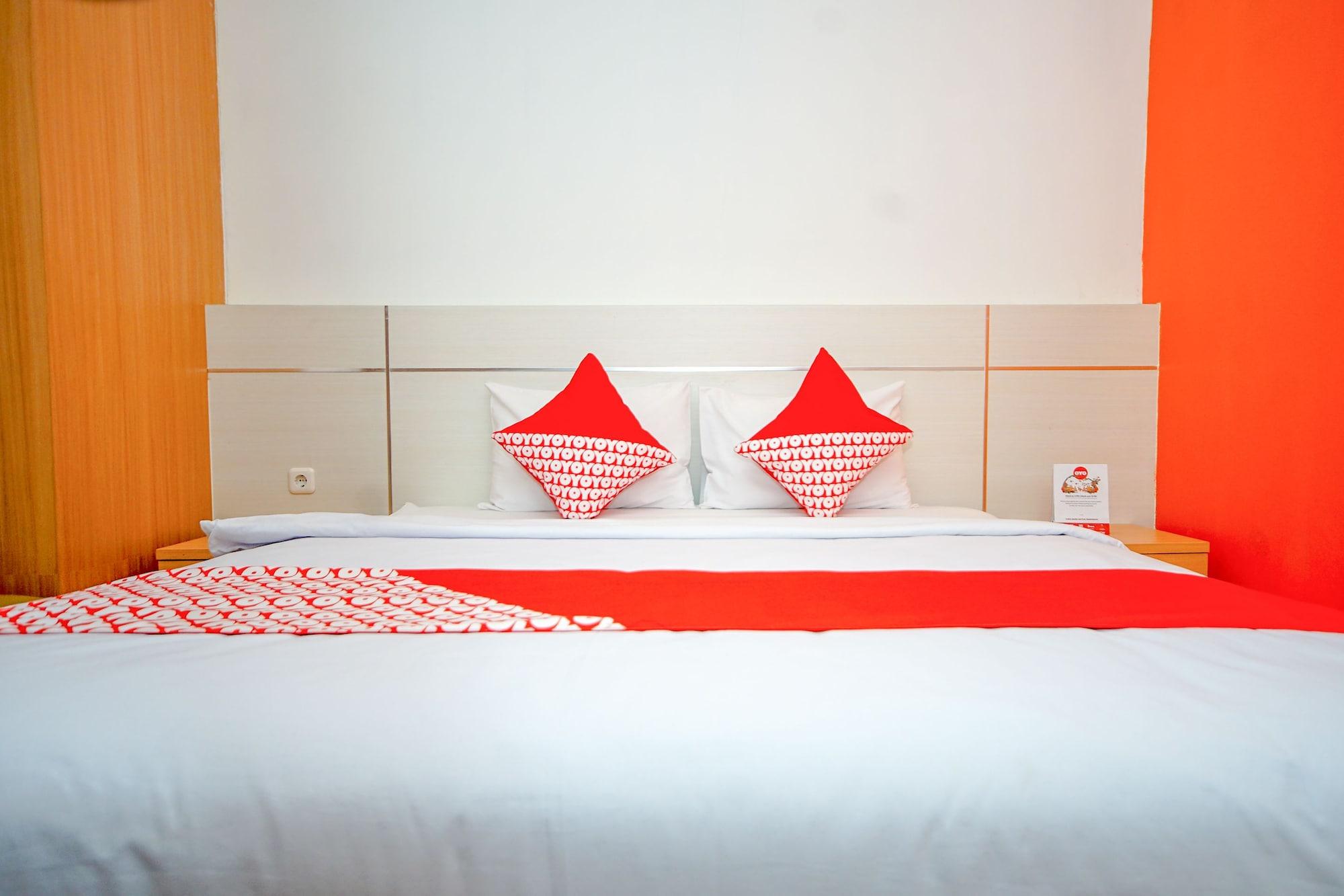 OYO 344 KR Hotel Palembang Buitenkant foto