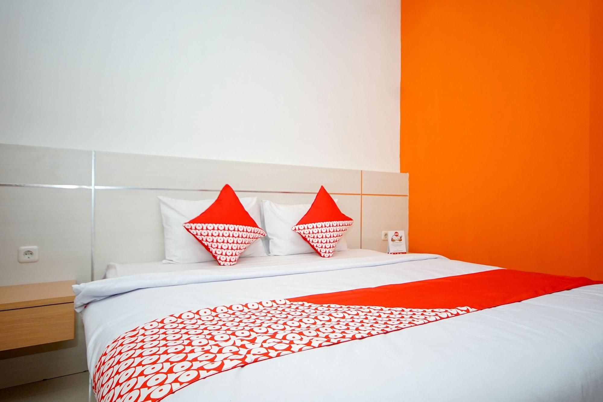 OYO 344 KR Hotel Palembang Buitenkant foto