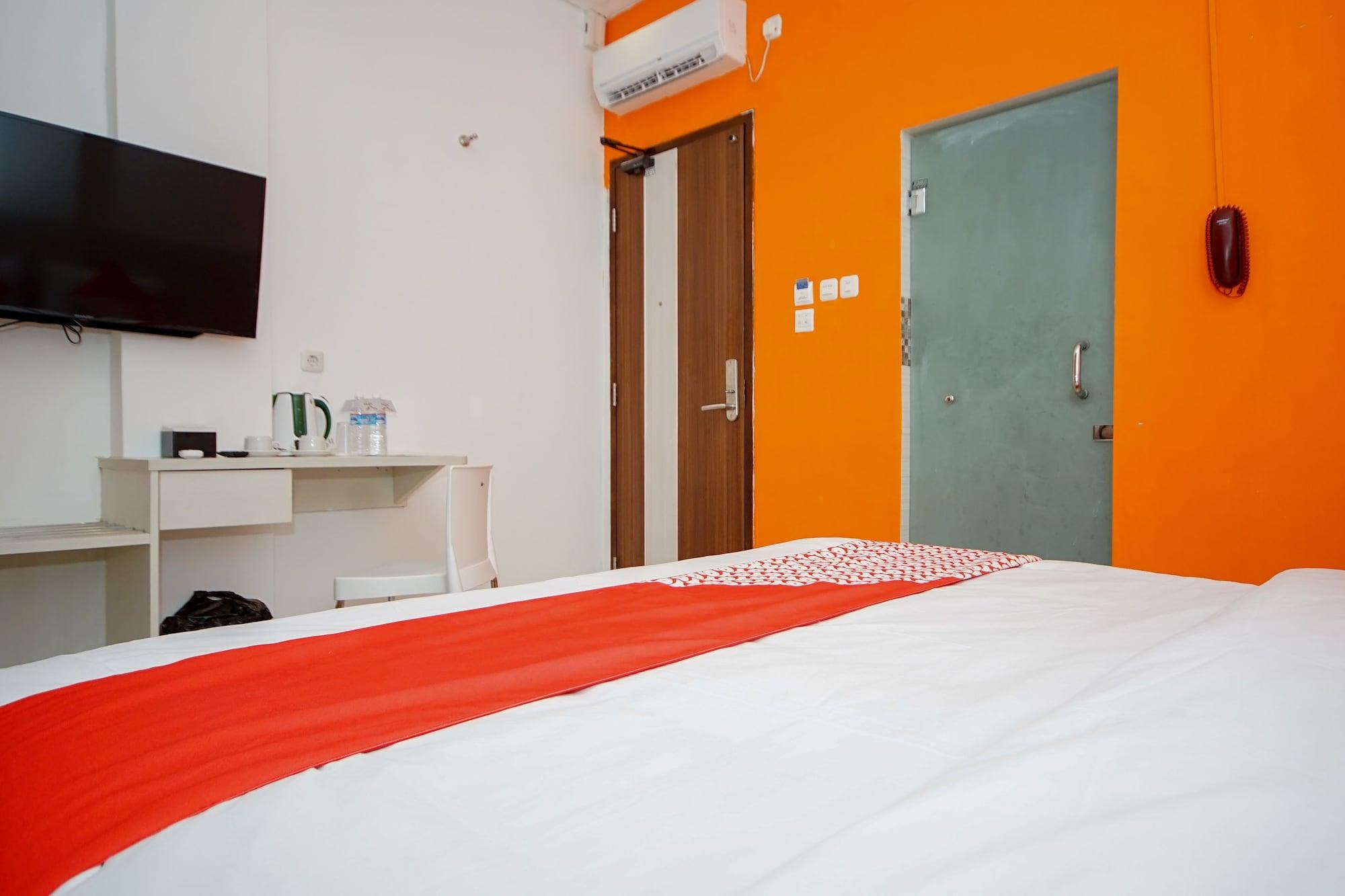OYO 344 KR Hotel Palembang Buitenkant foto