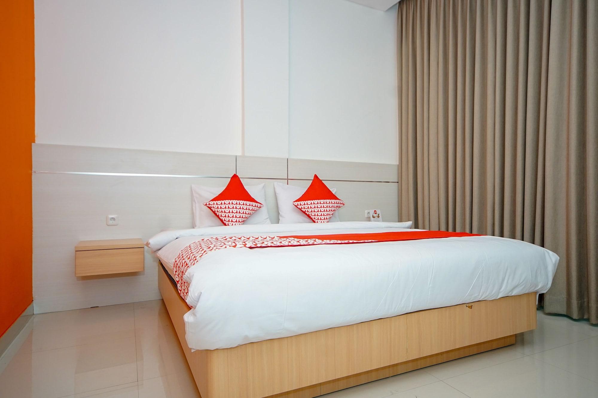 OYO 344 KR Hotel Palembang Buitenkant foto