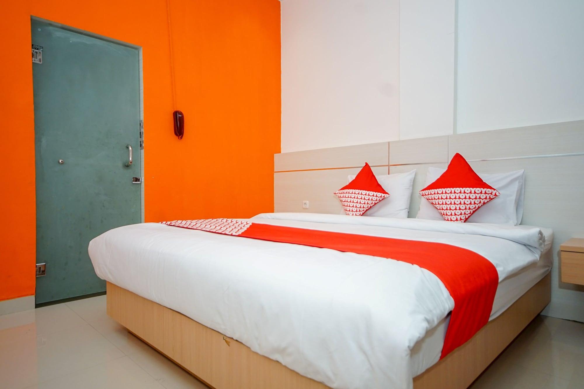OYO 344 KR Hotel Palembang Buitenkant foto