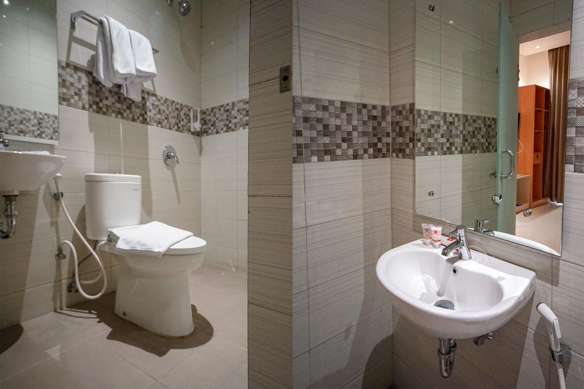 OYO 344 KR Hotel Palembang Buitenkant foto