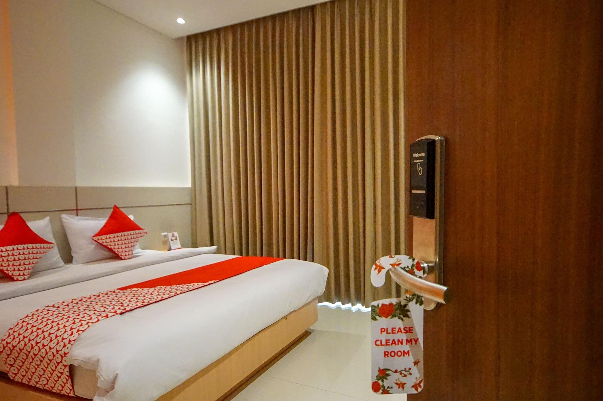 OYO 344 KR Hotel Palembang Buitenkant foto