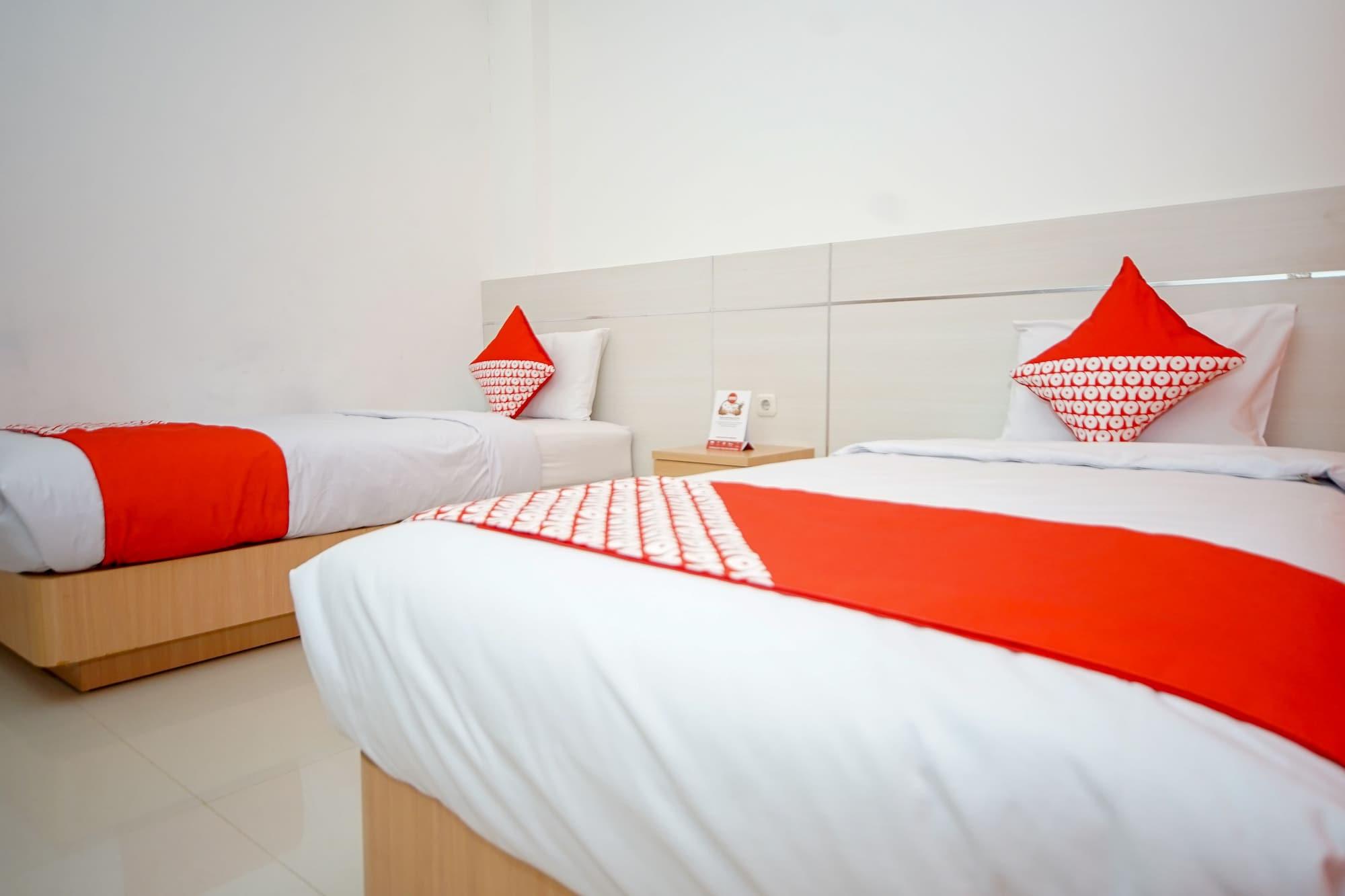 OYO 344 KR Hotel Palembang Buitenkant foto