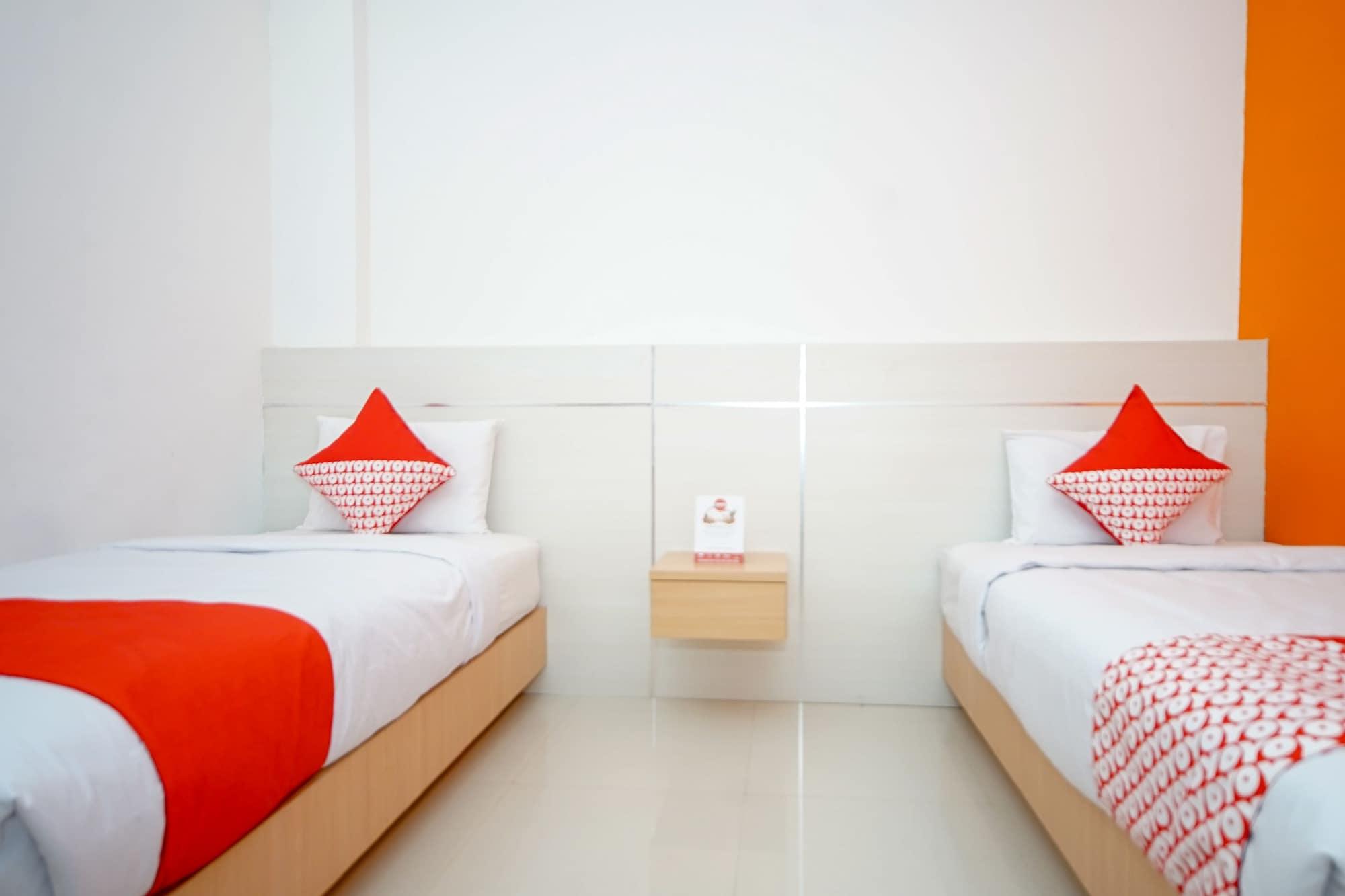 OYO 344 KR Hotel Palembang Buitenkant foto