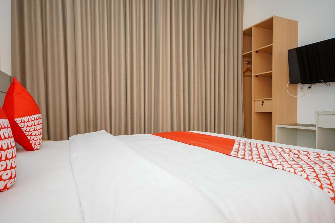 OYO 344 KR Hotel Palembang Buitenkant foto