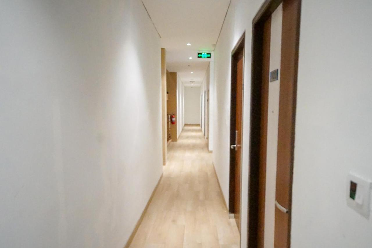 OYO 344 KR Hotel Palembang Buitenkant foto