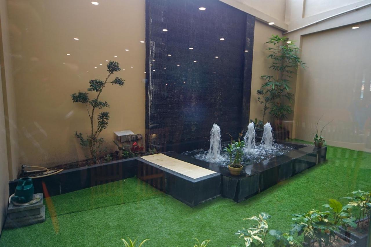 OYO 344 KR Hotel Palembang Buitenkant foto