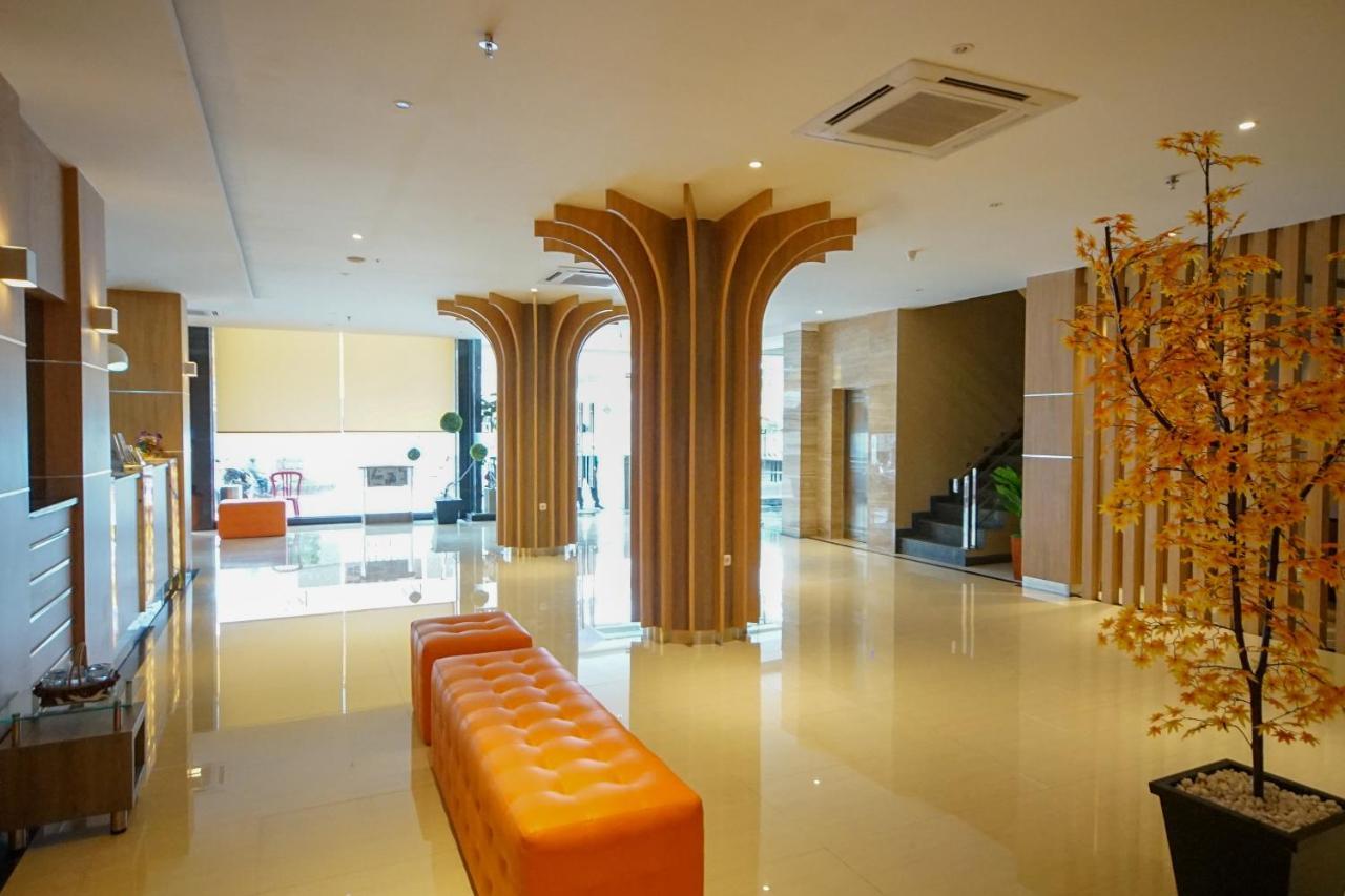 OYO 344 KR Hotel Palembang Buitenkant foto