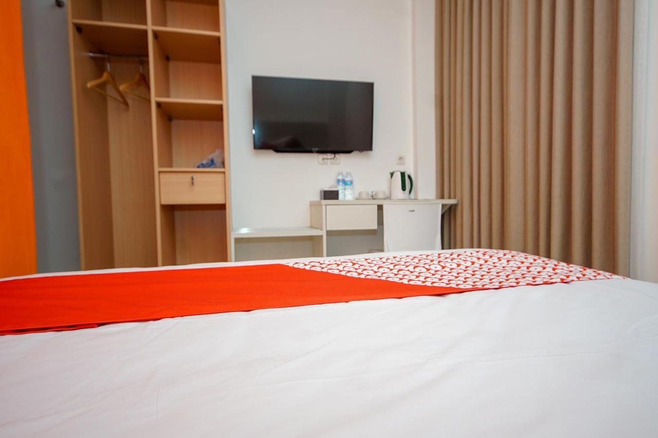 OYO 344 KR Hotel Palembang Buitenkant foto