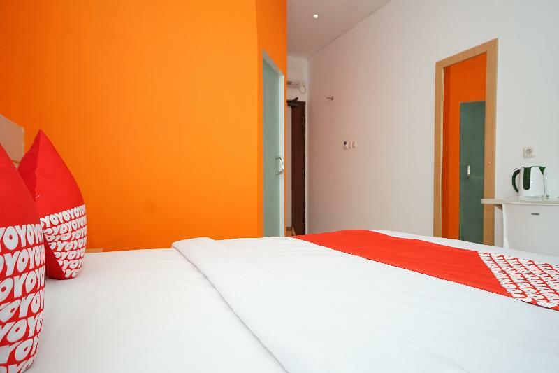 OYO 344 KR Hotel Palembang Buitenkant foto