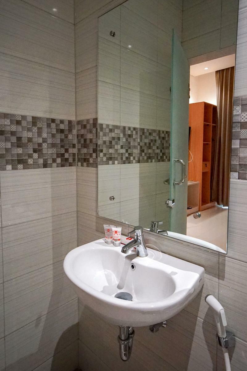 OYO 344 KR Hotel Palembang Buitenkant foto