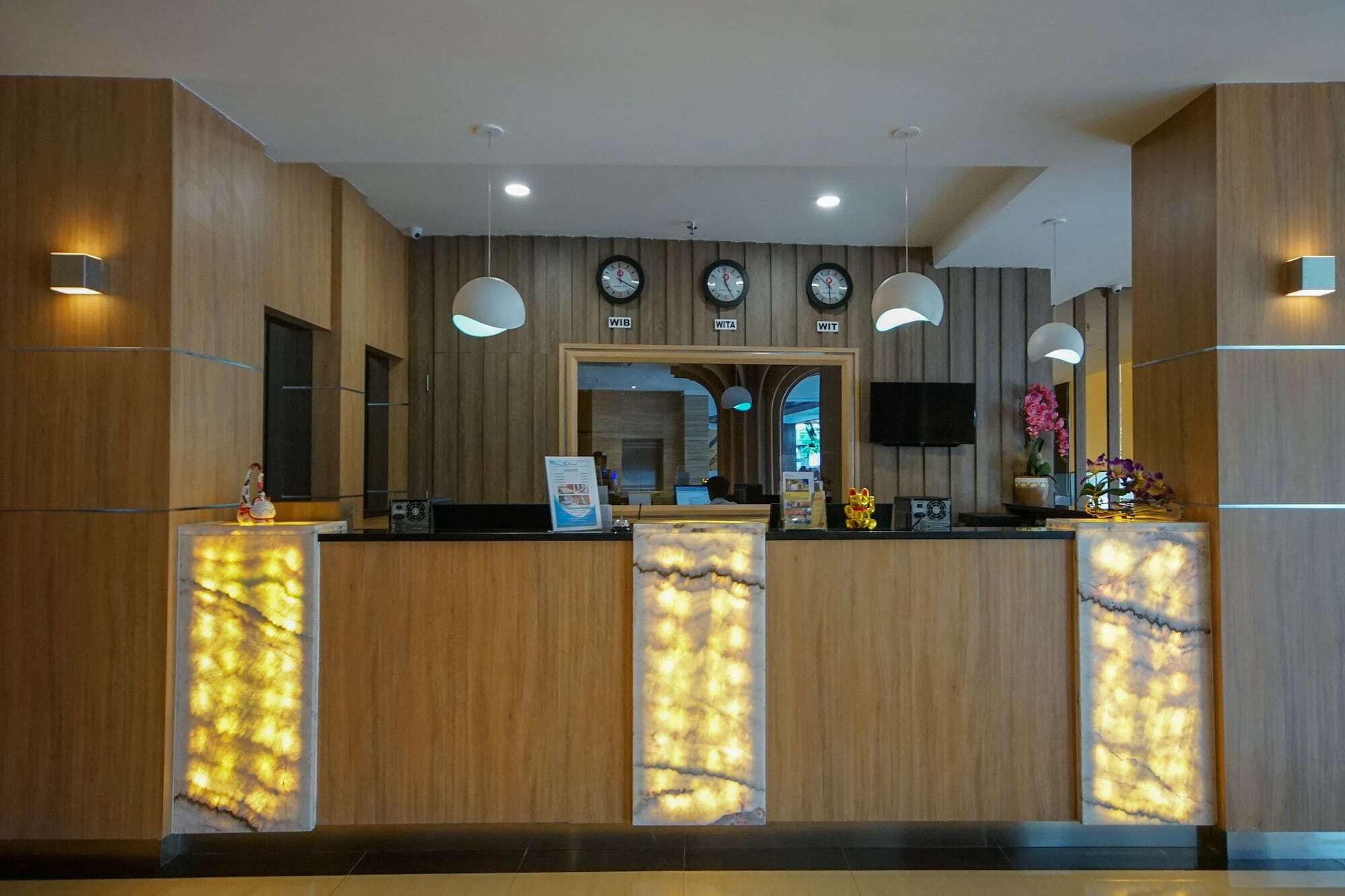 OYO 344 KR Hotel Palembang Buitenkant foto