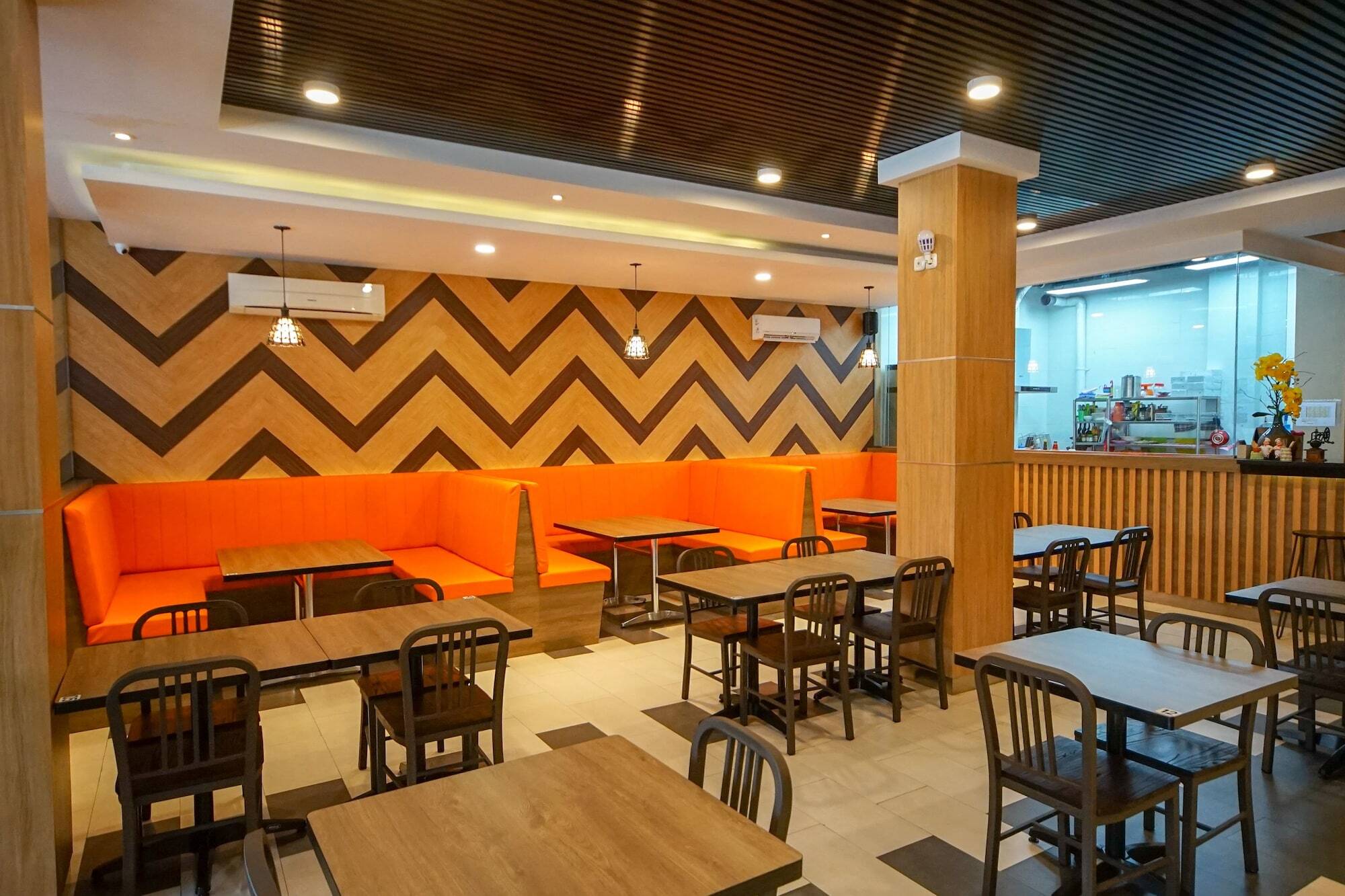 OYO 344 KR Hotel Palembang Buitenkant foto
